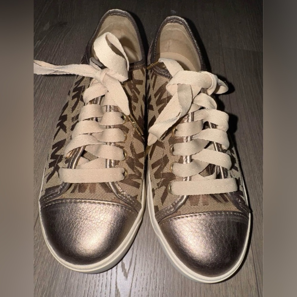 Michael Kors signature canvas Sneakers size 7 good condition